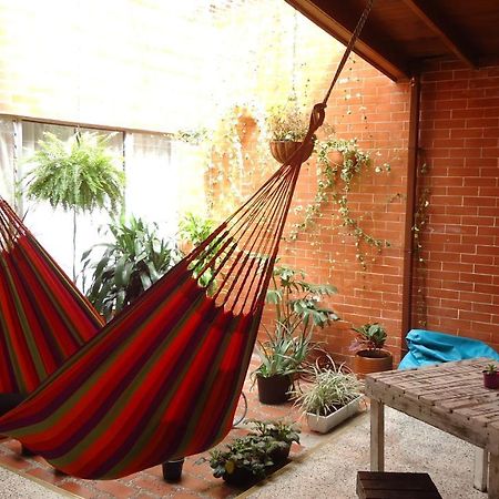 Iris Hostel Medellín Extérieur photo