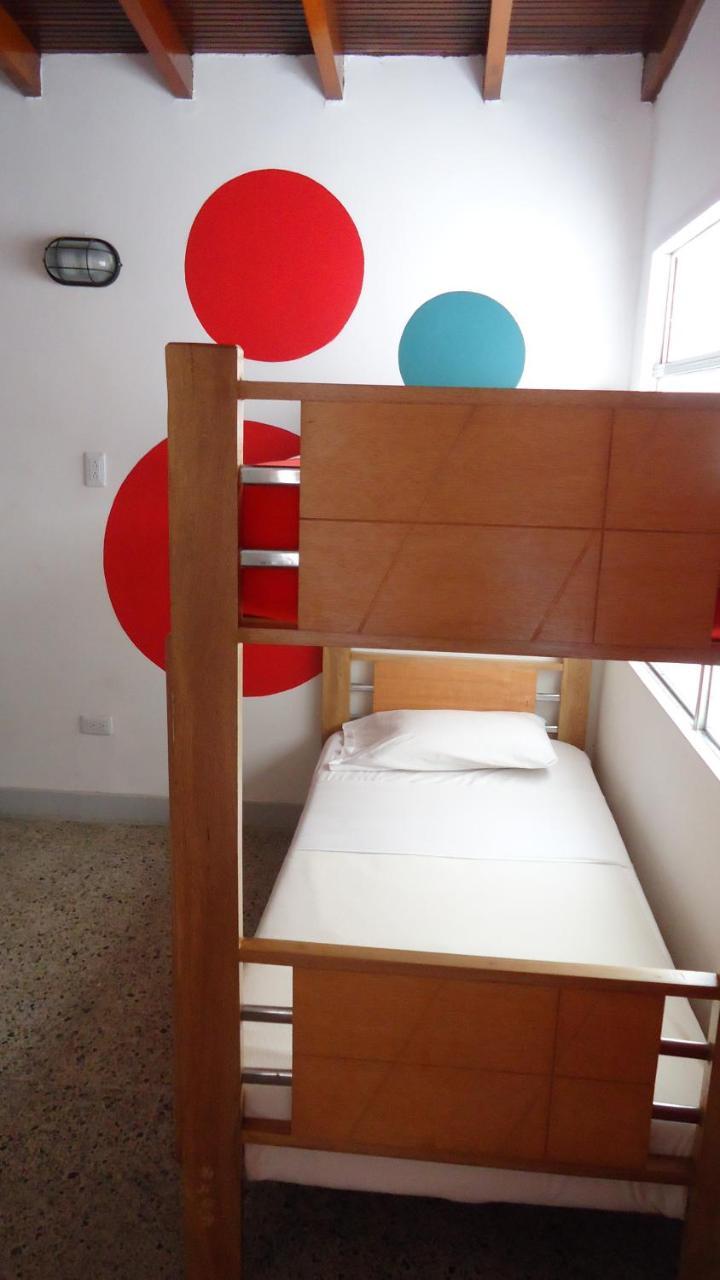 Iris Hostel Medellín Extérieur photo