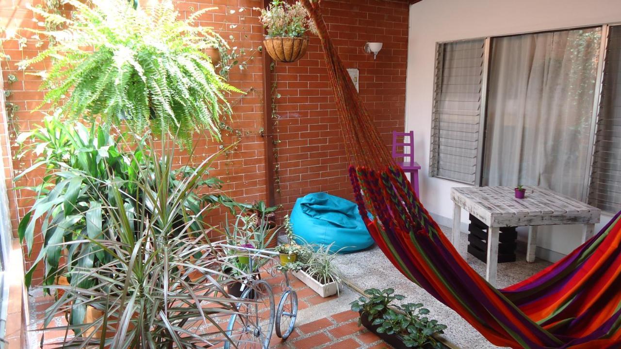 Iris Hostel Medellín Extérieur photo