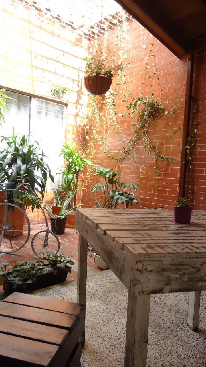 Iris Hostel Medellín Extérieur photo