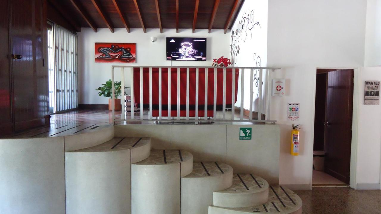 Iris Hostel Medellín Extérieur photo
